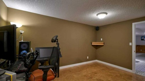 5650 Brenner Crescent Nw, Calgary, AB - Indoor Photo Showing Other Room