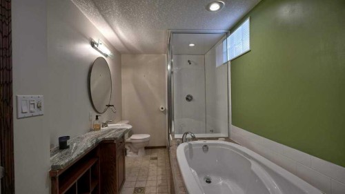 5650 Brenner Crescent Nw, Calgary, AB - Indoor Photo Showing Bathroom