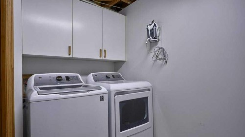 5650 Brenner Crescent Nw, Calgary, AB - Indoor Photo Showing Laundry Room