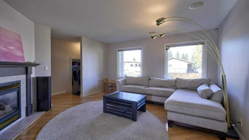 5650 Brenner Crescent Nw, Calgary, AB - Indoor Photo Showing Living Room With Fireplace
