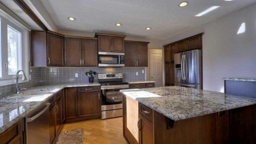 5650 Brenner Crescent Nw, Calgary, AB - Indoor Photo Showing Kitchen With Stainless Steel Kitchen With Upgraded Kitchen