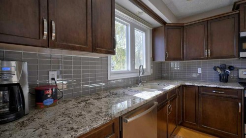 5650 Brenner Crescent Nw, Calgary, AB - Indoor Photo Showing Kitchen
