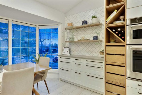 3224 Conrad Drive Nw, Calgary, AB - Indoor Photo Showing Kitchen