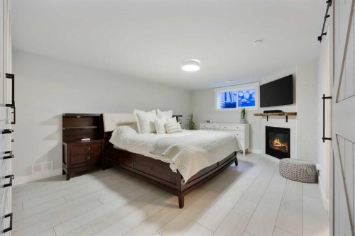 3224 Conrad Drive Nw, Calgary, AB - Indoor Photo Showing Bedroom