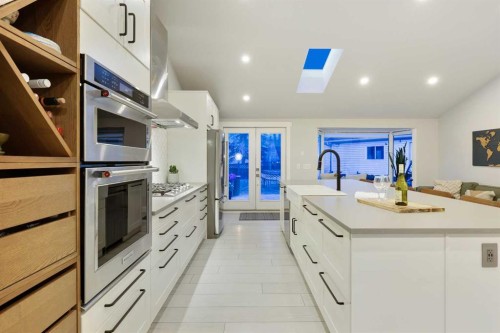 3224 Conrad Drive Nw, Calgary, AB - Indoor Photo Showing Kitchen With Upgraded Kitchen