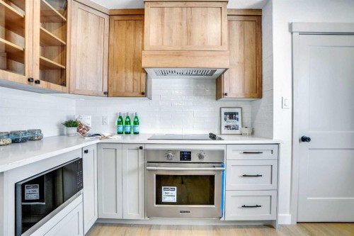 146 Springwood Drive Sw, Calgary, AB - Indoor Photo Showing Kitchen