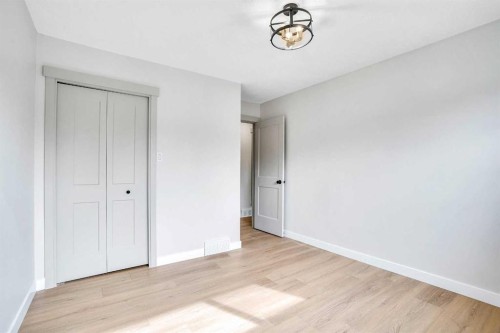 146 Springwood Drive Sw, Calgary, AB - Indoor