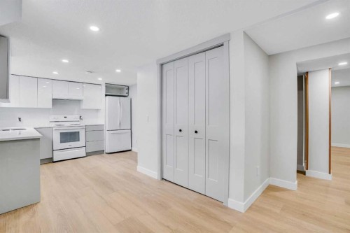 146 Springwood Drive Sw, Calgary, AB - Indoor Photo Showing Kitchen