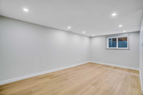 146 Springwood Drive Sw, Calgary, AB - Indoor Photo Showing Other Room