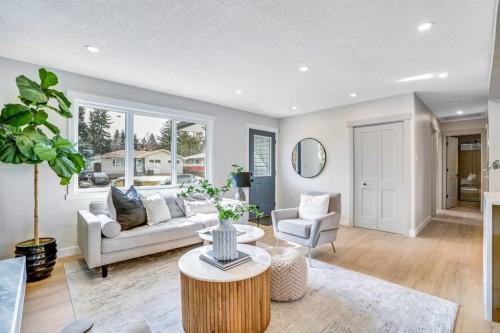 146 Springwood Drive Sw, Calgary, AB - Indoor Photo Showing Living Room
