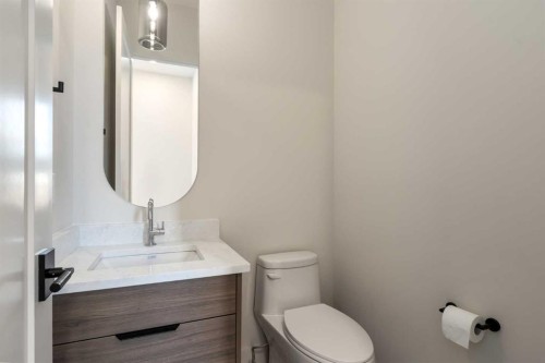 716 18 Avenue Nw, Calgary, AB - Indoor Photo Showing Bathroom
