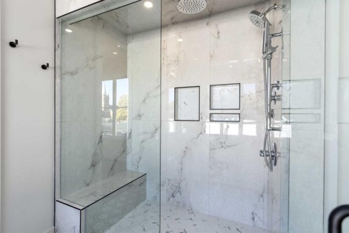 716 18 Avenue Nw, Calgary, AB - Indoor Photo Showing Bathroom