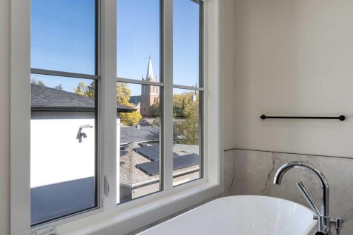 716 18 Avenue Nw, Calgary, AB - Indoor