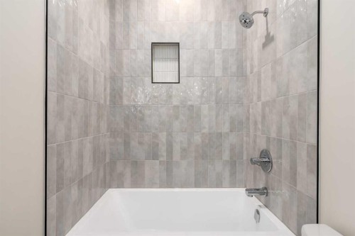716 18 Avenue Nw, Calgary, AB - Indoor Photo Showing Bathroom