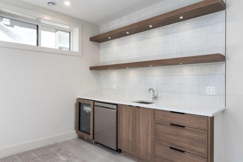 716 18 Avenue Nw, Calgary, AB - Indoor