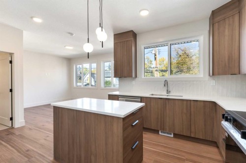 716 18 Avenue Nw, Calgary, AB - Indoor Photo Showing Kitchen