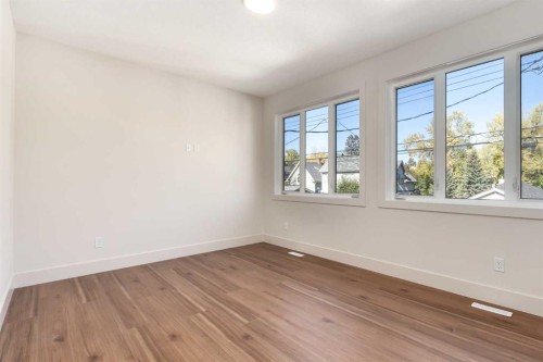 716 18 Avenue Nw, Calgary, AB - Indoor Photo Showing Other Room