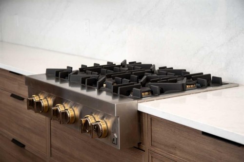 716 18 Avenue Nw, Calgary, AB - Indoor