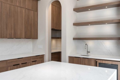 716 18 Avenue Nw, Calgary, AB - Indoor