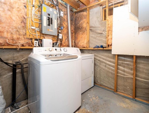 136 Martindale Drive, Calgary, AB - Indoor Photo Showing Laundry Room