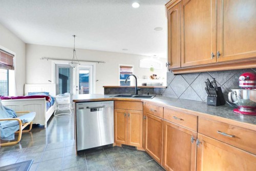3 Saddleland Crescent Ne, Calgary, AB - Indoor Photo Showing Kitchen