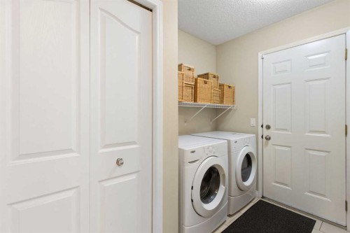 38 Spring Crescent Sw, Calgary, AB - Indoor Photo Showing Laundry Room