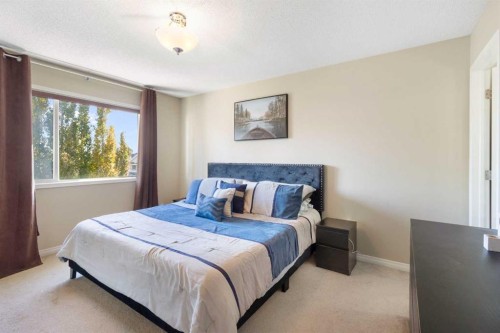 38 Spring Crescent Sw, Calgary, AB - Indoor Photo Showing Bedroom