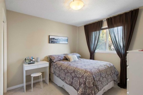 38 Spring Crescent Sw, Calgary, AB - Indoor Photo Showing Bedroom