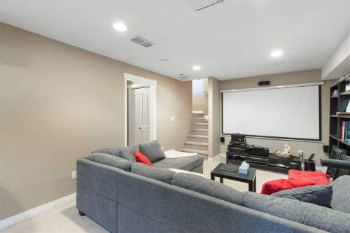 38 Spring Crescent Sw, Calgary, AB - Indoor