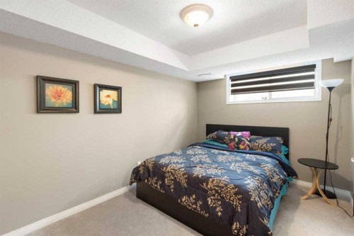 38 Spring Crescent Sw, Calgary, AB - Indoor Photo Showing Bedroom