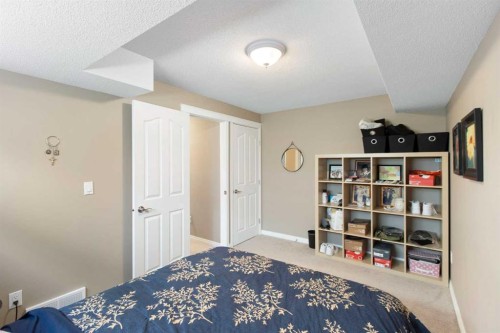 38 Spring Crescent Sw, Calgary, AB - Indoor Photo Showing Bedroom