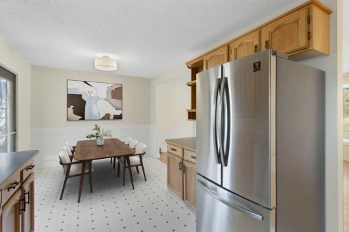 1452 Lake Sylvan Drive Se, Calgary, AB - Indoor Photo Showing Kitchen