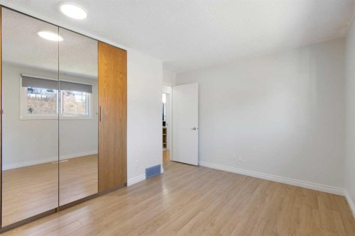 1452 Lake Sylvan Drive Se, Calgary, AB - Indoor Photo Showing Other Room