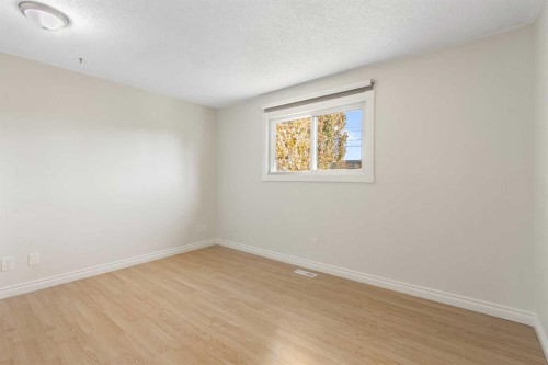 1452 Lake Sylvan Drive Se, Calgary, AB - Indoor Photo Showing Other Room