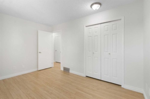 1452 Lake Sylvan Drive Se, Calgary, AB - Indoor Photo Showing Other Room