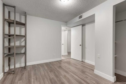 1452 Lake Sylvan Drive Se, Calgary, AB - Indoor Photo Showing Other Room