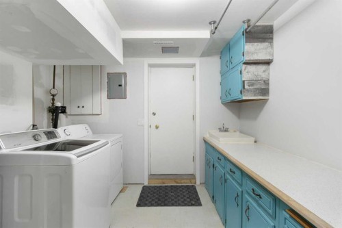 1452 Lake Sylvan Drive Se, Calgary, AB - Indoor Photo Showing Laundry Room