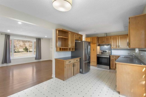 1452 Lake Sylvan Drive Se, Calgary, AB - Indoor Photo Showing Kitchen