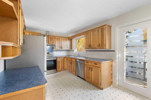 1452 Lake Sylvan Drive Se, Calgary, AB - Indoor Photo Showing Kitchen