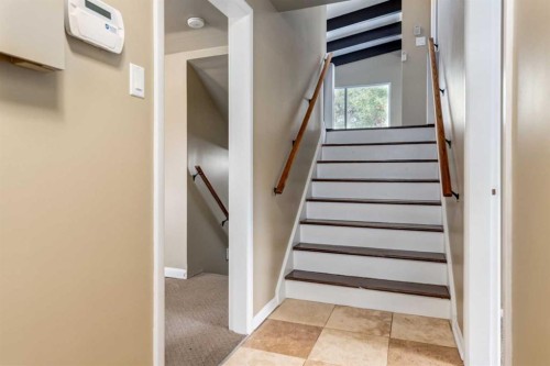 911 80 Avenue Sw, Calgary, AB - Indoor Photo Showing Other Room