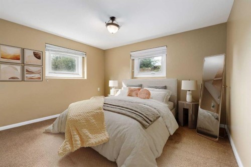 911 80 Avenue Sw, Calgary, AB - Indoor Photo Showing Bedroom