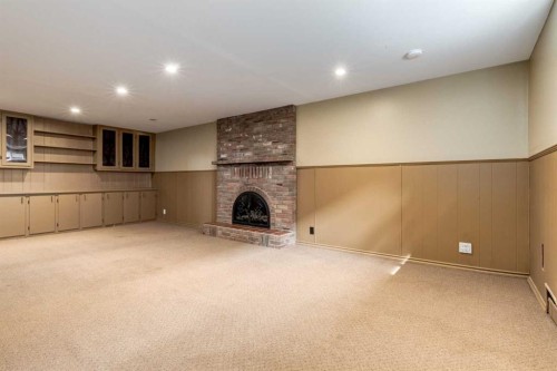 911 80 Avenue Sw, Calgary, AB - Indoor Photo Showing Other Room