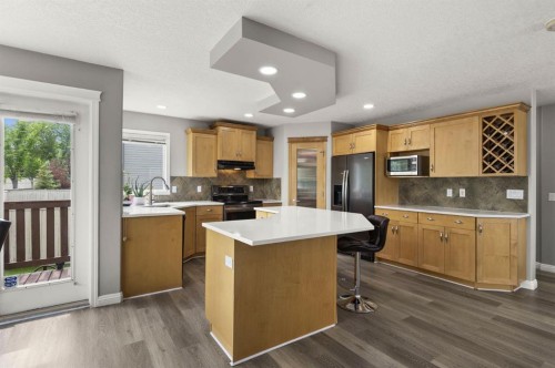 38 Simcoe Crescent Sw, Calgary, AB - Indoor Photo Showing Kitchen