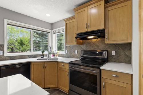 38 Simcoe Crescent Sw, Calgary, AB - Indoor Photo Showing Kitchen With Double Sink
