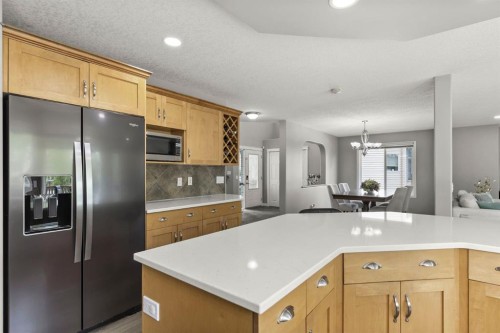 38 Simcoe Crescent Sw, Calgary, AB - Indoor Photo Showing Kitchen