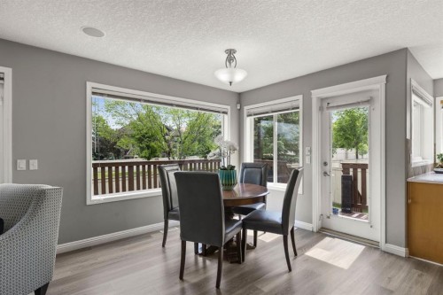38 Simcoe Crescent Sw, Calgary, AB - Indoor Photo Showing Dining Room