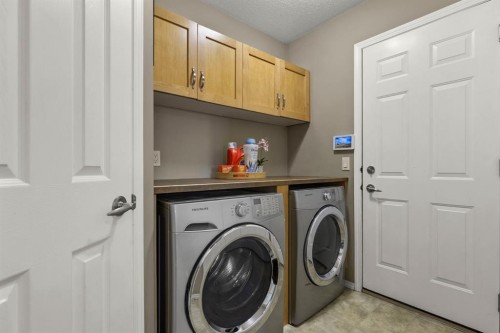 38 Simcoe Crescent Sw, Calgary, AB - Indoor Photo Showing Laundry Room