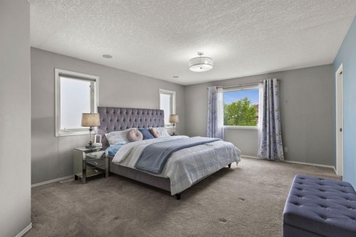 38 Simcoe Crescent Sw, Calgary, AB - Indoor Photo Showing Bedroom