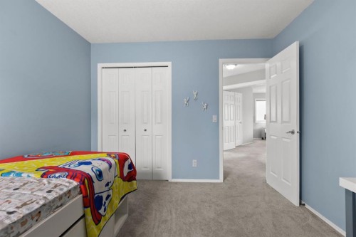 38 Simcoe Crescent Sw, Calgary, AB - Indoor Photo Showing Bedroom