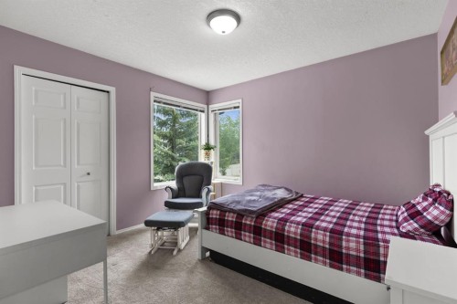 38 Simcoe Crescent Sw, Calgary, AB - Indoor Photo Showing Bedroom